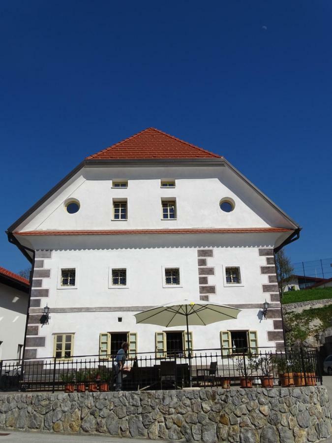 Apartments Mozinetova Hisa Sentjost nad Horjulom Bagian luar foto